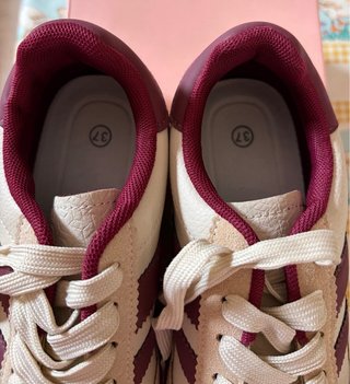 Zapatillas Beige y granate  Nuevas