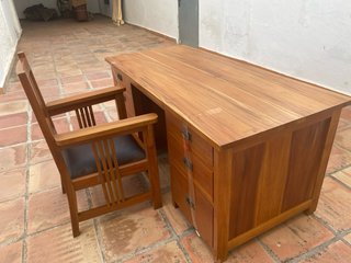 Escritorio de madera maciza a medida