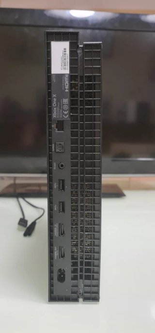 Xbox One X 1TB Negra + Mando Original