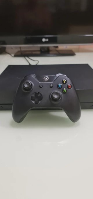 Xbox One X 1TB Negra + Mando Original