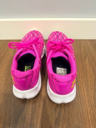 Zapatillas Under Armour fuccia 25