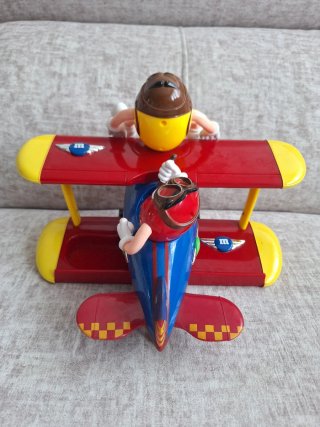 Avión M&M's con figuras
