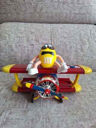 Avión M&M's con figuras