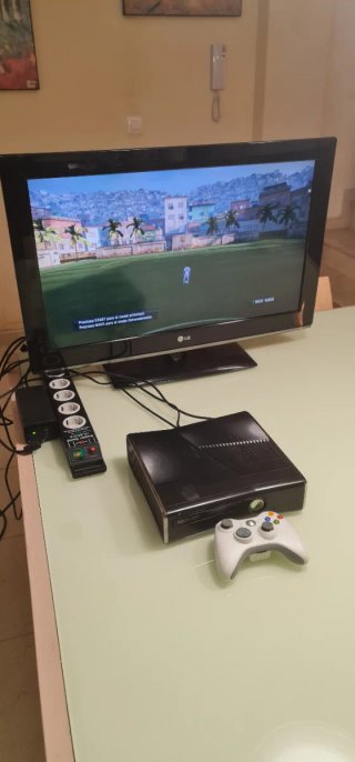 Xbox 360 Slim 250GB + Mando Original