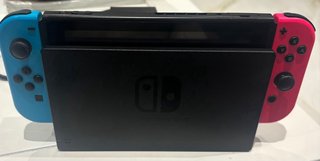 Nintendo Switch Azul/Rosa + Funda Mario Odyssey