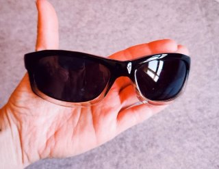 Gafas de sol negras y grises