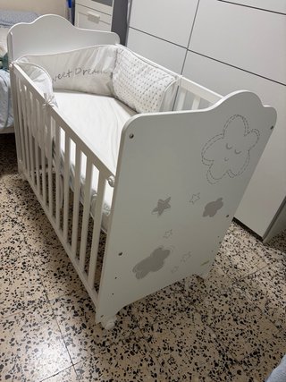 Cuna de bebé blanca