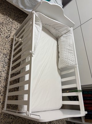 Cuna de bebé blanca