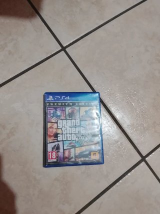 PlayStation 4 + GTA V Premium edition