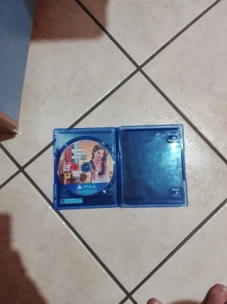 PlayStation 4 + GTA V Premium edition
