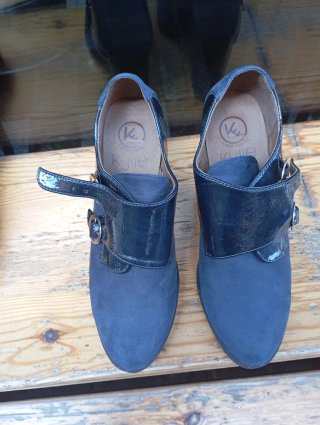 Botines de tacón azul marino
