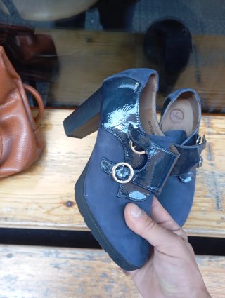 Botines de tacón azul marino
