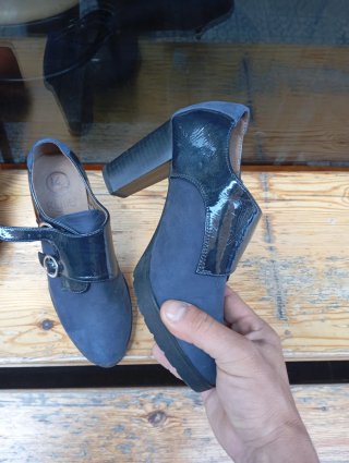 Botines de tacón azul marino