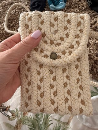 Bolso para móvil tejido beige y dorado