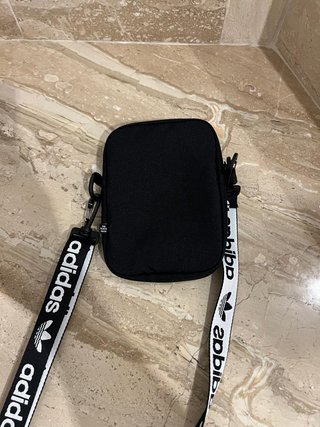 Riñonera Adidas Negra