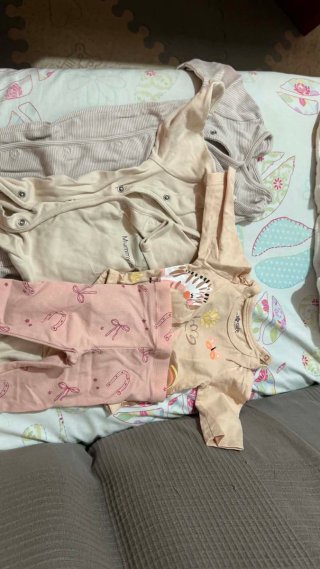 Ropa de bebe,cotchesito,cuna y portabebes