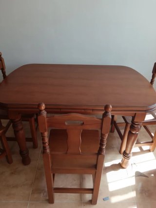 Mesa y 6 sillas madera pino