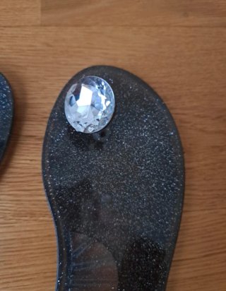Sandalias transparentes con pedrería T.38