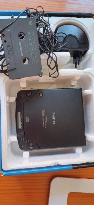 Philips Walkman CD Player Negro y cassette adaptad