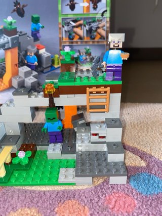 LEGO Minecraft 21141 La Caverna dello Zombie