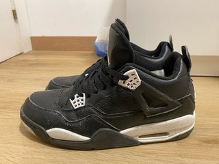 Zapatillas Air Jordan Negras y Blancas