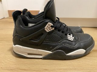 Zapatillas Air Jordan Negras y Blancas