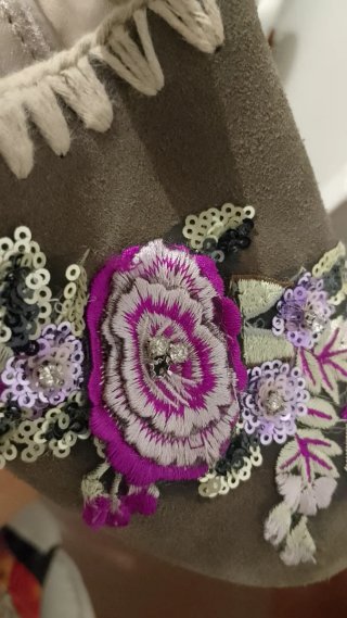 Zuecos Mou bordados florales
