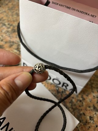 Pulsera Piel Pandora 33cm + Dije Corazones