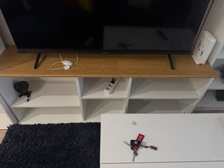 Mueble TV madera y blanco