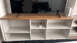 Mueble TV madera y blanco