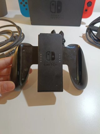 ¡BUEN ESTADO! Nintendo Switch con accesorios