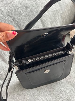 Bolso negro de piel sintética