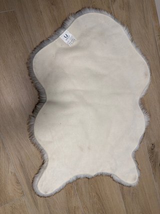Alfombra pelo blanco y marrón