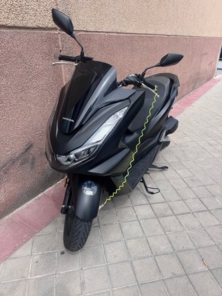 Honda PCX 125 2023 Negra