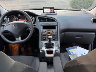 Peugeot 5008 2011