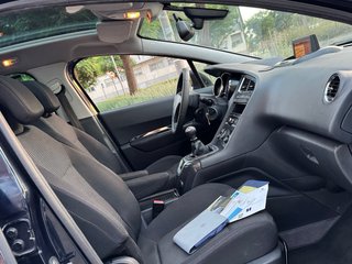 Peugeot 5008 2011