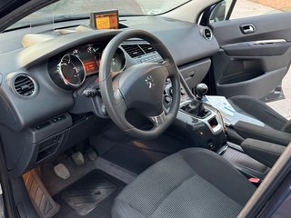 Peugeot 5008 2011