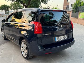 Peugeot 5008 2011