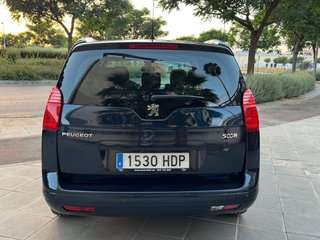 Peugeot 5008 2011