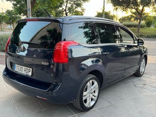 Peugeot 5008 2011