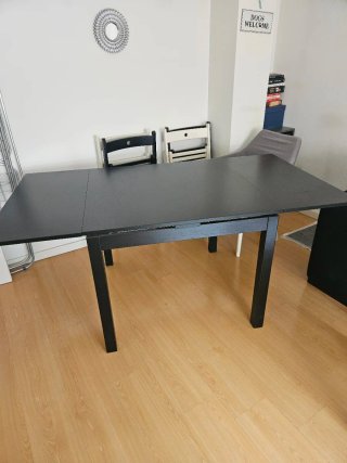 Mesa de comedor Ikea negra