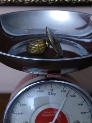 Pomello antico con piastra ,in ottone massiccio.