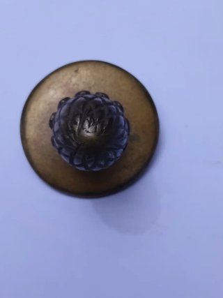 Pomello antico con piastra ,in ottone massiccio.
