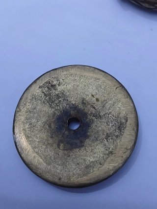 Pomello antico con piastra ,in ottone massiccio.