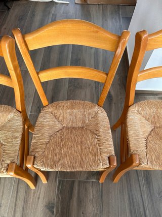 Mesa de madera y 4 sillas madera y mimbre