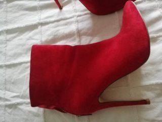 Botines rojos de tacón