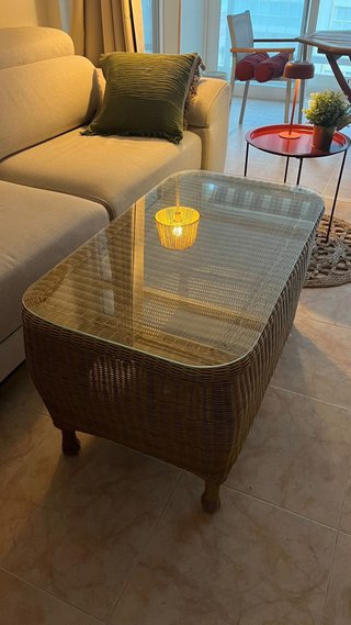 Mesa ratán con tapa cristal