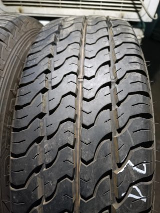 Dunlop 215/70R15C 109/107S Neumático