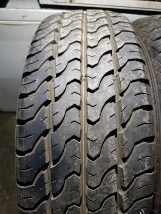 Dunlop 215/70R15C 109/107S Neumático