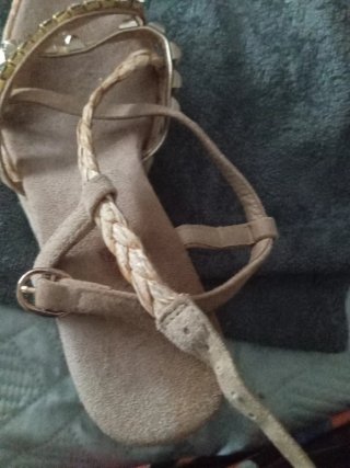 Sandalias Alma en Pena Beige y Dorado